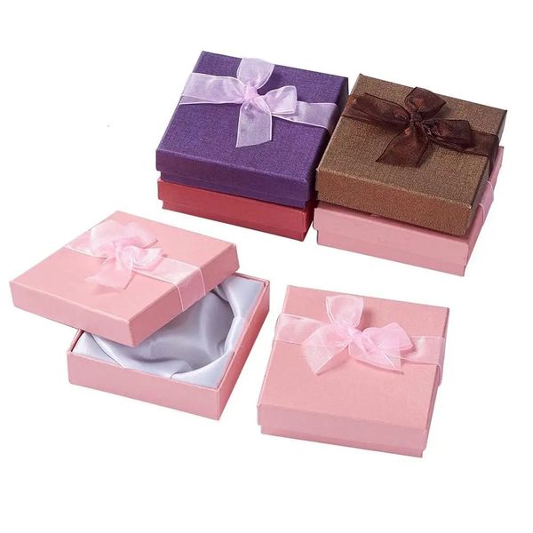 6 pezzi di regali di San Valentino Scatole quadrate bowknot organza nastro di cartone di cartone per braccialetti di gioielli di imballaggio di gioielli Case 9x9x2,7 cm 231227