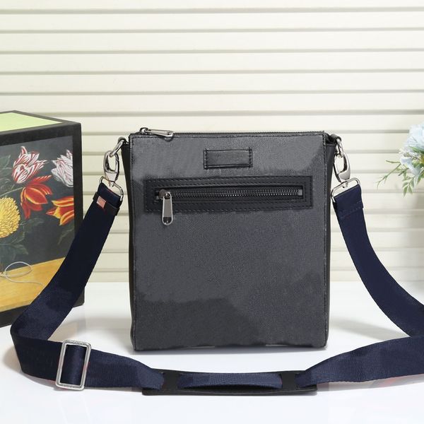 Yeni Erkekler Crossbody Omuz Çantası Stilleri Çeşitli Boyutlar Çantalar Lüks Tasarımcılar Çanta Pochette Birden Fazla Cep Moda Messenger Çantası Sıcak Çanta 3 Renk