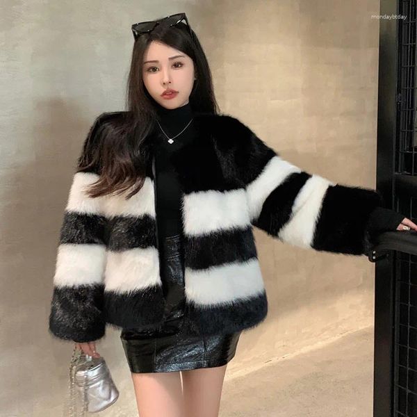 Pele feminina 2023 inverno cabelo quente casaco elegante preto e branco contraste curto ajuste roupas de luxo