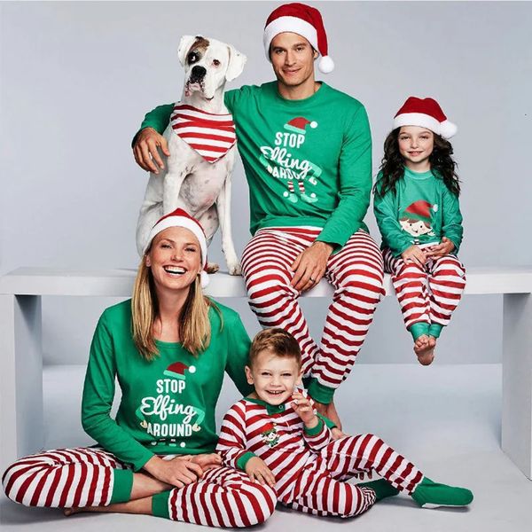 Family Christmas Pigiamas Set vestiti 2023 Stampa di Natale Lettera di abbinamento Abito a strisce casalingo per bambini morbido Piger per bambini 231227