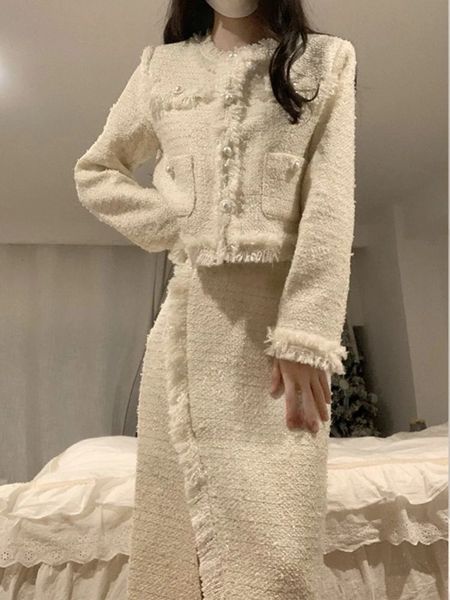 Французский элегантный комплект из 2 предметов, офисное женское теплое короткое пальто, тонкая облегающая юбка-миди, женский корейский модный дизайн костюма, осень 2023, 231228