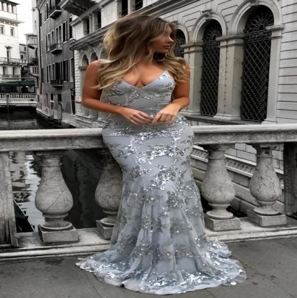 2018 Sexy Graceful V Neck Spahetti tira as lantejoulas de sereia de baile de baile prata vestidos de noite sem costas feminino