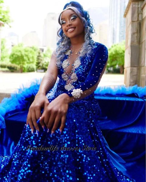 Partykleider funkelne blaue Federn Meerjungfrau Prom 2023 Langarmes Pailletten Samt Kristall Bdading African Girls Abendkleider