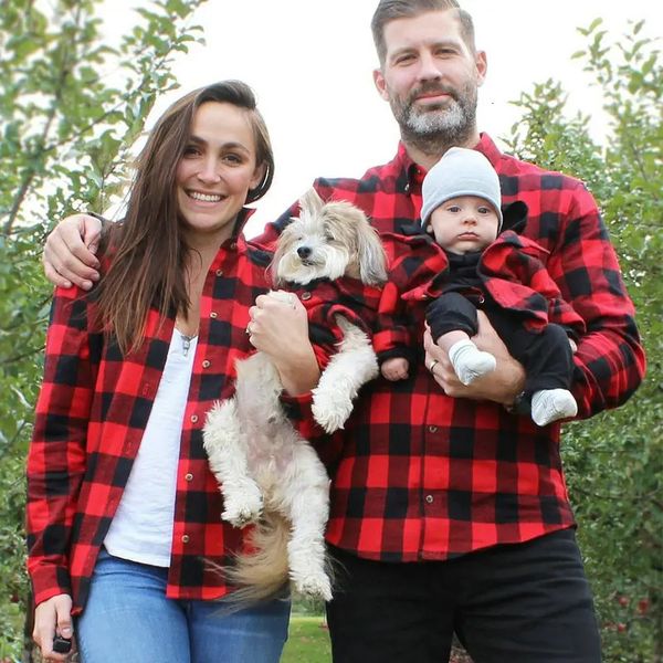 Madre figlia Vestiti per bambini Abiti coordinati per la famiglia Padre Figlio T-shirt Camicia a quadri Mamma mamma e figlia Ragazza Felpa rossa 231228