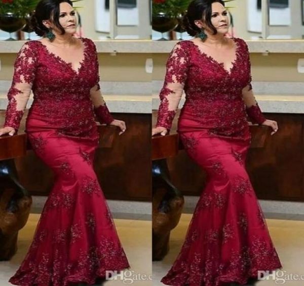 Abiti da cerimonia per la madre della sposa vintage con maniche lunghe bordeaux 2022 Abiti da sera con paillettes in rilievo con pizzo taglie forti D3313062