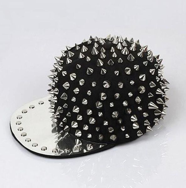 Cappelli Hip Hop di alta qualità Cappelli Cappello punk Bigbang Personalità Jazz Snapback Cap Uomo Donna Spike Borchie Rivetto Cappello Punk Styl 2010197217890