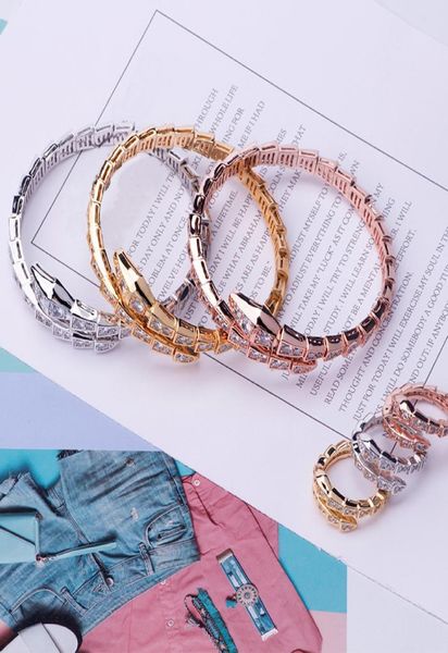 Xury Conjuntos de joias de marca de moda feminina latão cheio de diamante único envoltório 18K ouro aberto pulseiras estreitas conjuntos de anéis (1 conjunto) 4091015