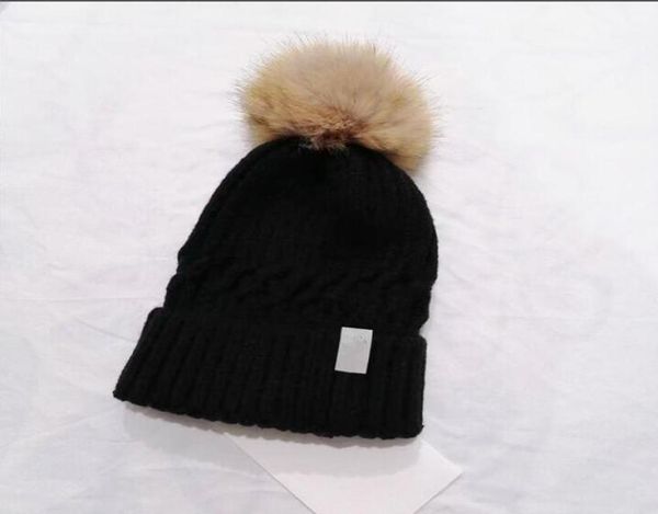 Cappelli di lana di cashmere da donna Una versione invernale lavorata a maglia spessa femminile Berretto con paraorecchie Colletto morbido e caldo Berretti Sciarpa con cappuccio8492148