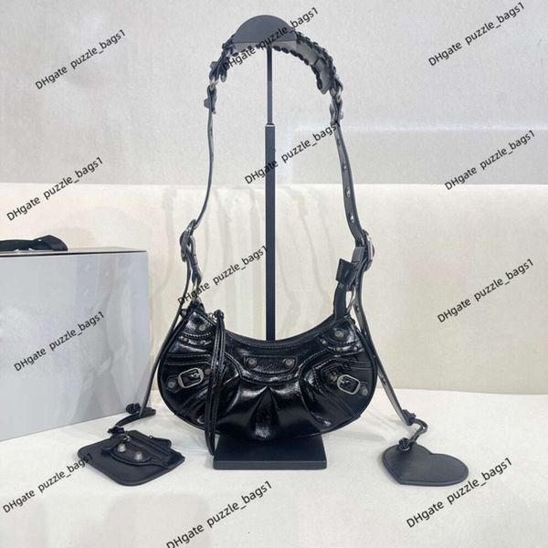 Borsa a tracolla di design da donna Borsa a tracolla firmata Elefante Mezza luna Denti Rivetto Piega Trinity Locomotive Borsa Nuova versatile borsa a tracolla monospalla sotto le ascelle