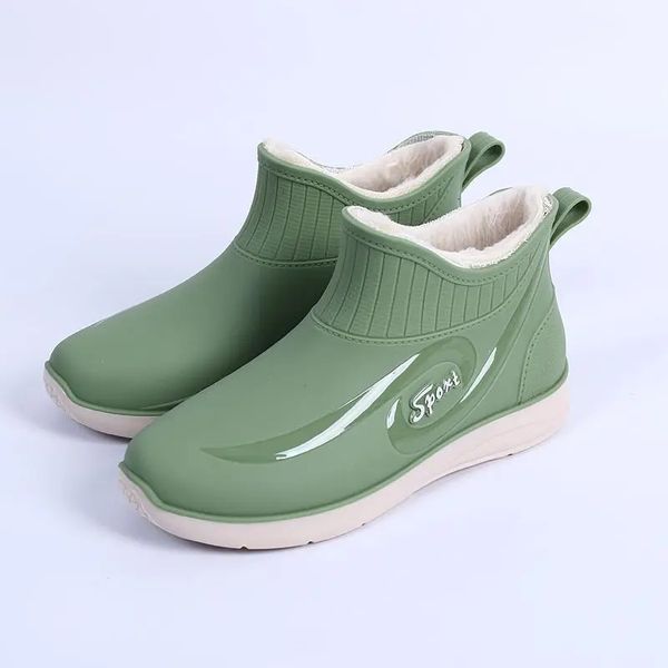 Botas de chuva de pelúcia quentes coreanas senhoras tubo curto tornozelo sapatos de chuva antiderrapante impermeável ao ar livre botas de chuva de pele 231228