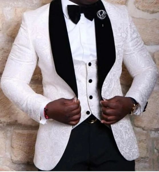 Costume di qualità Groomsmen Scialle Risvolto Smoking Rosso Bianco Nero Abiti da uomo Matrimonio Uomo Blazer Giacca Pantaloni Cravatta Gilet 231229