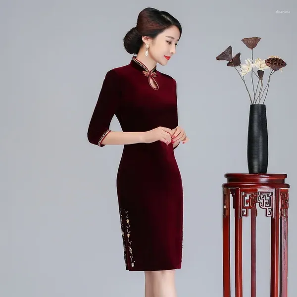 Roupas étnicas Tamanho Grande Feminino Qipao Outono Inverno Veludo Meia Manga Cheongsam Estilo Chinês Clássico Mandarim Collar Vestido Sexy Vestidos