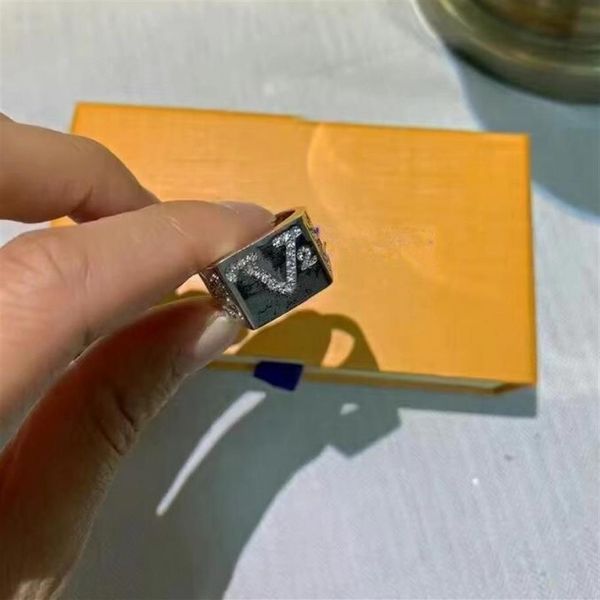 Il famoso designer anni '21 Nigo Designs Anello da uomo con lettera in zircone di alta qualità, regalo personalizzato di moda283K