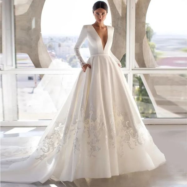 Stunningbride 2024 Raso bianco Plus Size Cristalli arabi Abito da sposa Manica lunga scintillante Ragazza nera Sexy scollo a V Abiti da sposa Elegante abito da sposa bohemien Abito