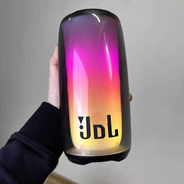 JBLS Pulse6 Altoparlante bluetooth a schermo intero con effetti di luce colorati Stile trasparente a 360 gradi Dotato di microfono Karaoke Altoparlante esterno impermeabile