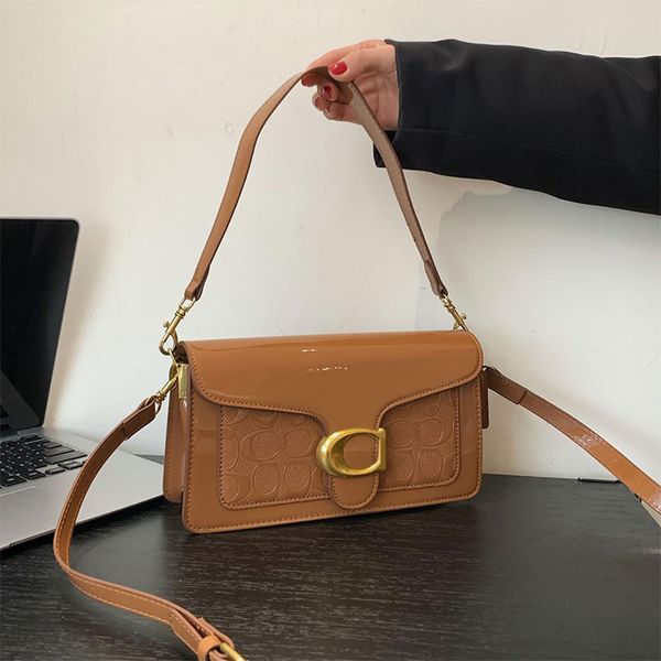 Borsa a tracolla da donna in pelle verniciata Pochette Borsa a tracolla con patta Borsa da donna Borsa a tracolla regolabile con stampa di lettera Pu Borsa con cerniera interna