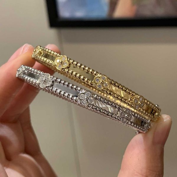 Bracciale di lusso di design Van Clover in oro 18 carati con cristalli scintillanti e diamanti Simbolo supremo di amore e protezione, un regalo perfetto per donne e ragazze 7ogt