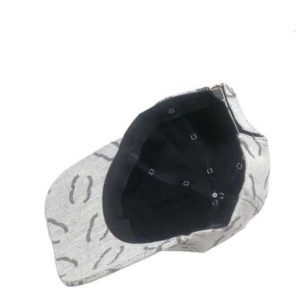 Cappellini con pallina Cappellini con pallina Cappello firmato Cappello di moda di alta qualità Cappello con lettera Cappello con lingua d'anatra Cappello con visiera in peluche di agnello Cappello con visiera in tessuto pesante personalizzato V Squisita estate Su