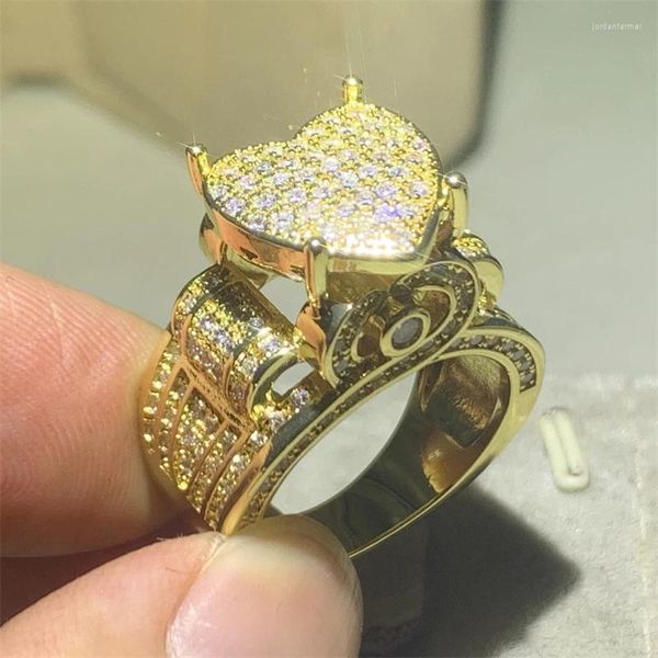 Anelli a grappolo 14K Gold Filled Squisito anello a cuore grande Micro pavimenta diamante cubico Completamente ghiacciato Bling Hip Hop Punk Uomo Donna Gioielli