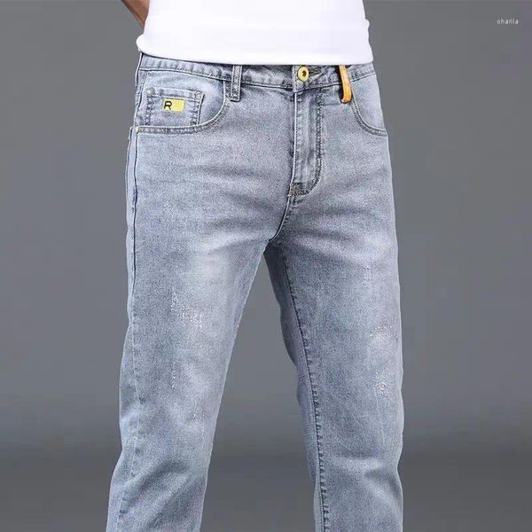 Jeans da uomo estivi in stile coreano casual slim di colore chiaro per uomo pantaloni skinny alla moda e comodi