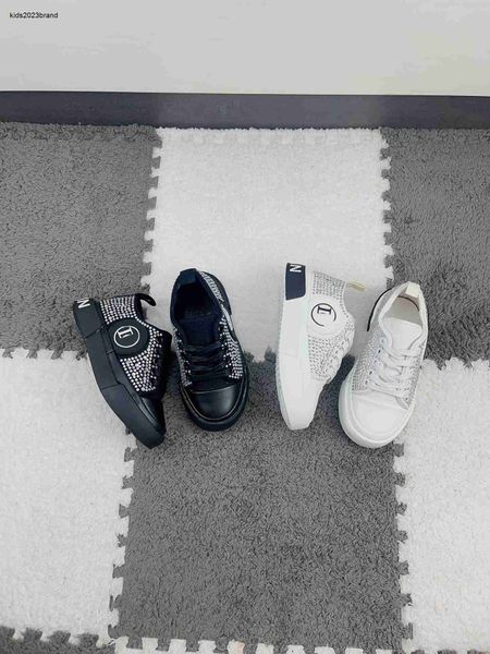 Neue Kinderschuhe, glänzende Diamantdekoration, Baby-Turnschuhe, Größe 26–35, inklusive Boxen, Designer-Schuh für Mädchen und Jungen, 20. Dezember