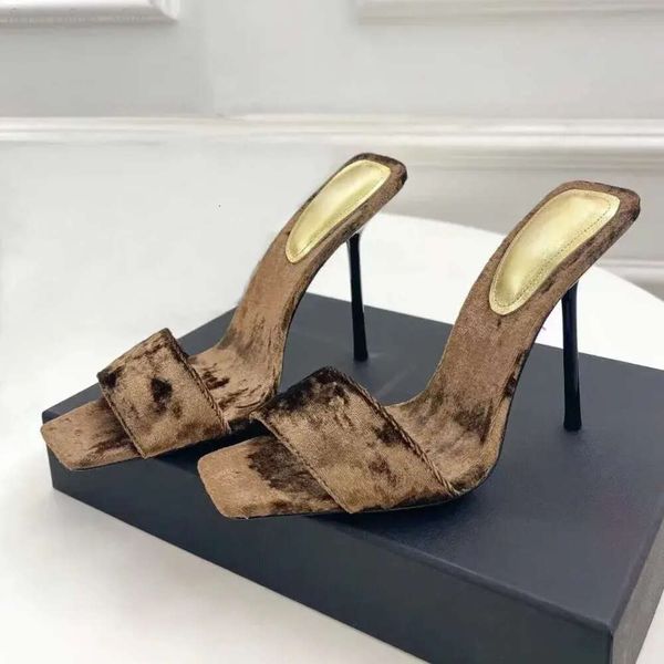 Tasarımcı Kadınlar Yaz Dantel Veet Terlik Kare Stiletto Topuk Elbise Ayakkabı Seksi Moda Yüksek Topuklu 11.5cm Kadın Sandalet Fabrika Ayakkabı Ünlü Kadın Sandalet