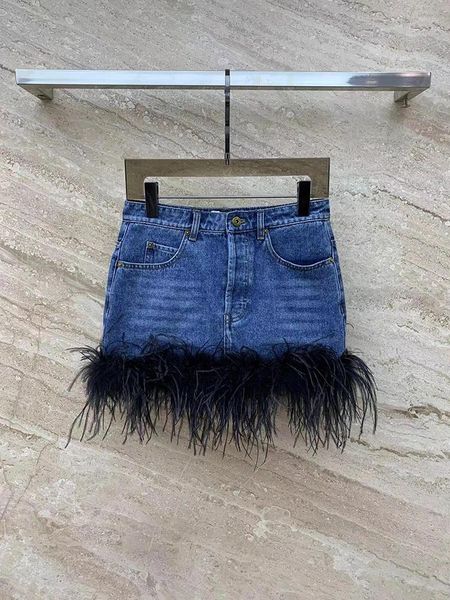Gonne Moda Mini gonna di jeans con finiture in piume di struzzo per donna 2024 Primavera Applique di alta qualità Blu Sweet Lady
