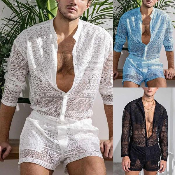 Fatos masculinos verão homens sexy moda duas peças ternos cor sólida renda ver através de oco para fora camisas de manga curta e shorts de bolso solto