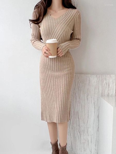 Casual Kleider Frauen V-ausschnitt Solide Strickkleid Herbst Winter 2023 Französisch Temperament Über Das Knie Hohe Taille Wrap Gesäß A-linie