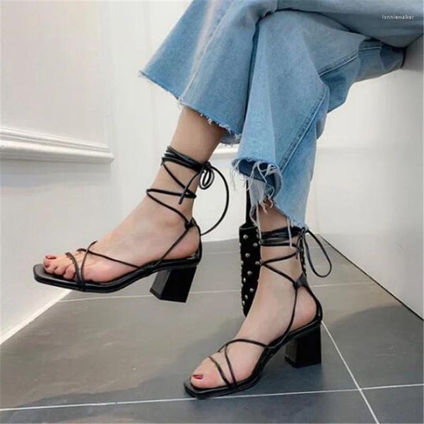 Sandalias Pxelena Strappy Cross Tied Gladiator Lady Roma Retro Square Chunky Block Tacones altos Zapatos de mujer Banda estrecha Negro Blanco