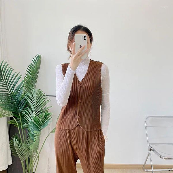 Frauen Zweiteilige Hosen Miyake Plissee Damen Hose Braun Anzüge 2023 Frühling Herbst Winter Mode Kaffee Pullover Weste Casual Gerade