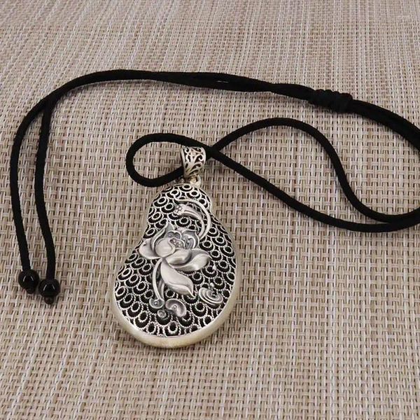 Colares de pingente Estilo Hip Hop Guanyin Zen Masculino Sólido Oco Out Colar Bodhisattva Atacado