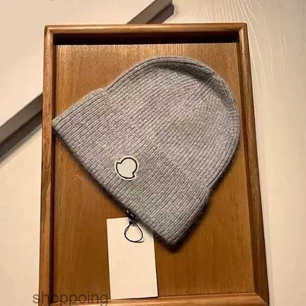 Berretto caldo lavorato a maglia Berretti classici con teschio Cappelli invernali con palla di pelo traspiranti Disponibili in 8 colori Opzione multicolore 1DE1P