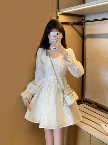 Abiti casual Autunno 2023 Francese Elegante Bianco Dolce Donna Collo quadrato a maniche lunghe Abito da festa Corea Fata Office Lady