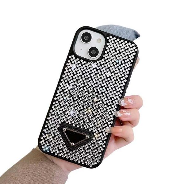 Custodie per cellulari Custodie per cellulari con triangolo di cristallo glitterato di lusso Custodie per cellulari con strass con diamanti per iPhone 15 14 plus 13 12 11 pro Max Custodia per donna moda Cover posteriore QV