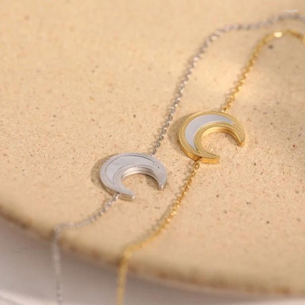 Collane con ciondolo Collana semplice luna Collana girocollo in oro placcato rame Squisite donne ragazze Gioielli di alta qualità Collare per feste Regalo di compleanno