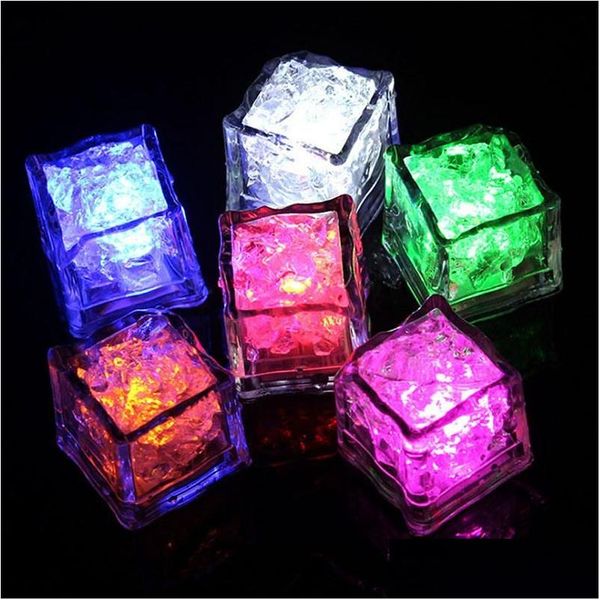 Altra illuminazione a led Novità cubetti di ghiaccio luminosi Lampeggiante lento Cambia colore Accendi la tazza Sicuro senza interruttore Bar per feste di matrimonio Ktv Hal Dh1Yf