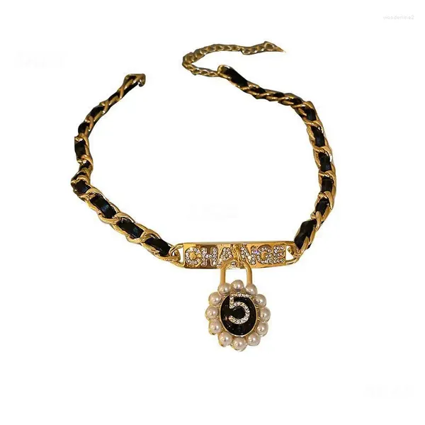 Ketten Leder geflochtene Halskette Einfaches und modisches Außendesign Hochwertige Perlenketten Damen Langlebig