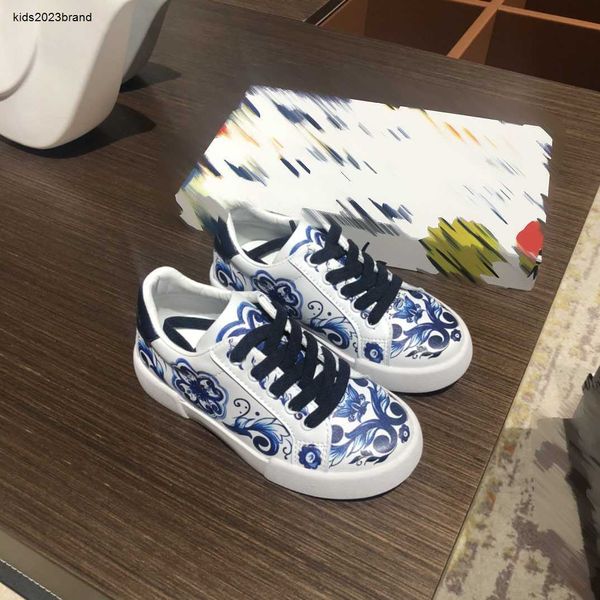 Nuove scarpe per bambini Stili multipli Sneakers per bambini Taglia 26-35 Comprese scatole di scarpe bianche per ragazze di alta qualità Dec20