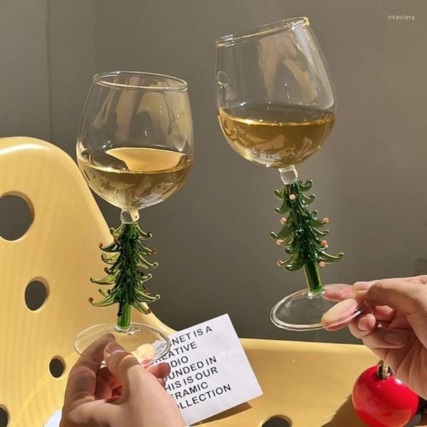 Bicchieri da vino 300ml 360ml Calici a forma di albero di Natale creativo 3D Calici decorativi in vetro rosso per festival Banchetti per feste Ristorante