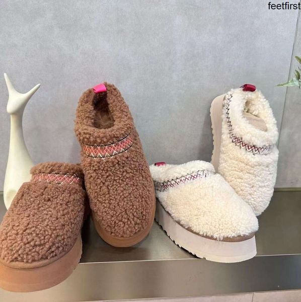 2024 designer Tuts soffici pantofole stivali per le donne che indossano pantofole invernali di lusso da donna Pelliccia di agnello scarpe con una piattaforma con testa di panino rialzata