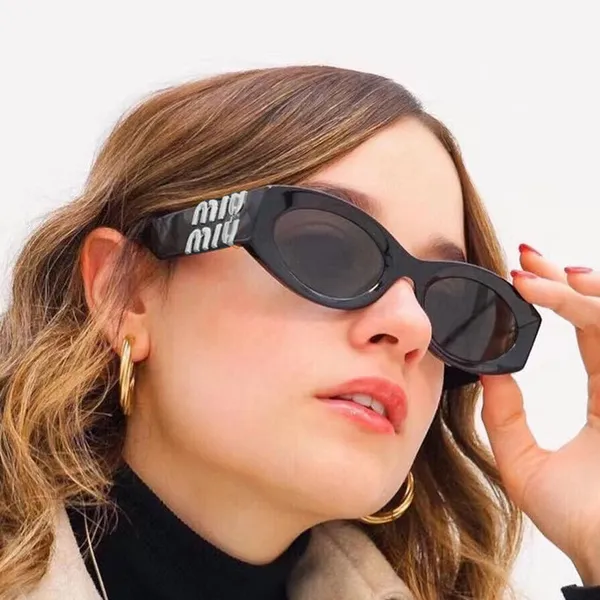Miu Sonnenbrille Designer für Frauen Schwarz und Honig Havanna Rahmen graue dunkelbraune Linsen Retro Mode UV P.