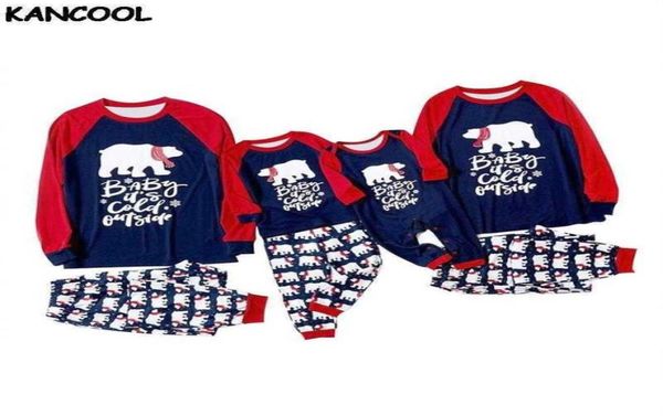 Pigiama di Natale con stampa orso Padre Madre Abbigliamento per bambini TopPants Outfit coordinato per la famiglia 2021 Set di indumenti da notte di Natale Pagliaccetto per bambini H1011269152