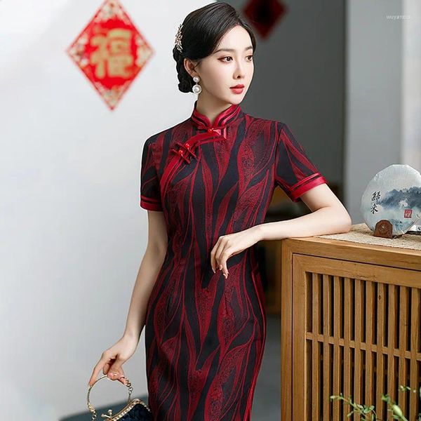 Abbigliamento etnico 2023 Autunno Auto-coltivazione Colletto rialzato Elegante rosso a maniche corte Cheongsam Abito tradizionale cinese per banchetti Qipao