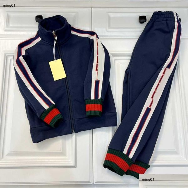 Conjuntos de roupas Marca Kids Tracksuits Side Stripe Stitching Roupas de Bebê Menino Jaqueta Terno Tamanho 110-160 Outono Casaco e Calças Nov05 Drop D DHE7S