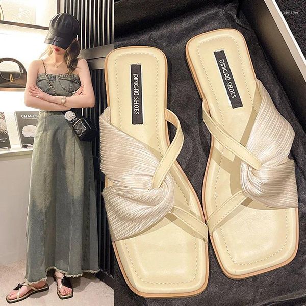 Pantofole Temperamento Sandali con parole delicate e abbigliamento estivo da donna 2023 Versione coreana di scarpe da spiaggia piatte fata