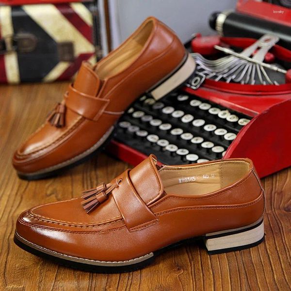 Elbise ayakkabıları 2023 marka moda püskül resmi erkekler sivri deri rahat foer slip-on sosyal erkek ayakkabı zapatos hombre vestir