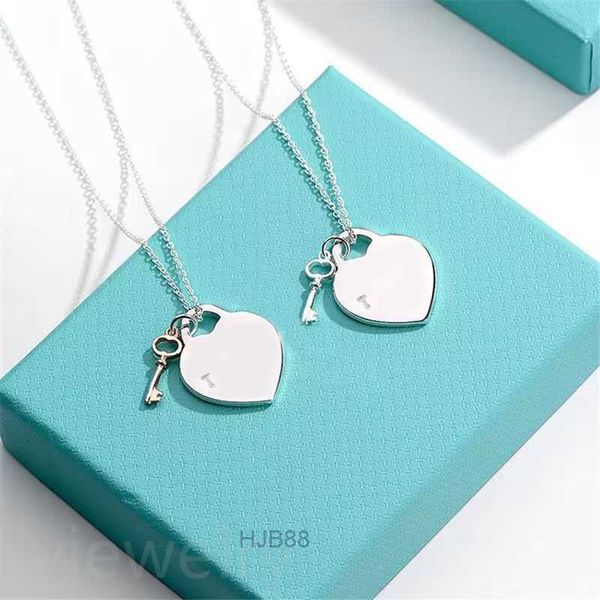 Ciondoli Uomo Collane a cuore Bianco Ritorno alla collana con ciondolo Placcato in argento Gioielli di design Regalo di compleanno per donna Ins Cjewelers Hiphop Catena di lusso Moda