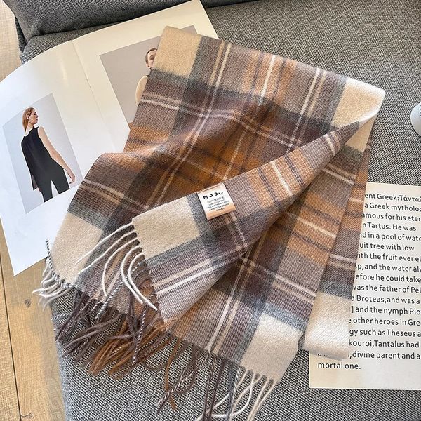 Sciarpa di lana 100% per donna uomo Sciarpe di cashmere scozzese scozzese stile britannico con nappa Sciarpa calda invernale femminile con collo scialle 231229