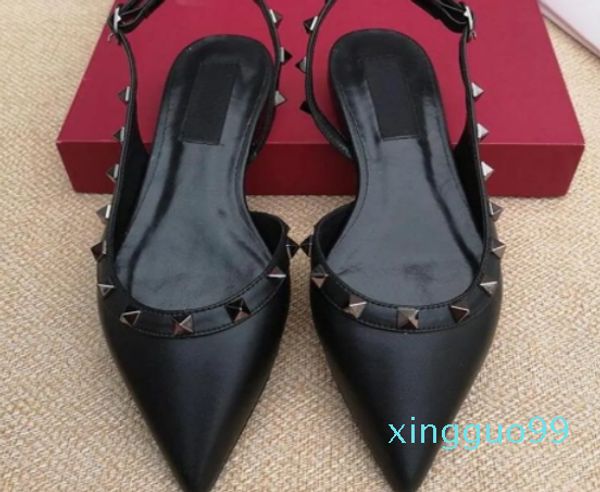 Casual Designer Sexy Lady Fashion Slingback-Schuh aus schwarzem Lackleder mit Spikes und spitzer Zehenpartie